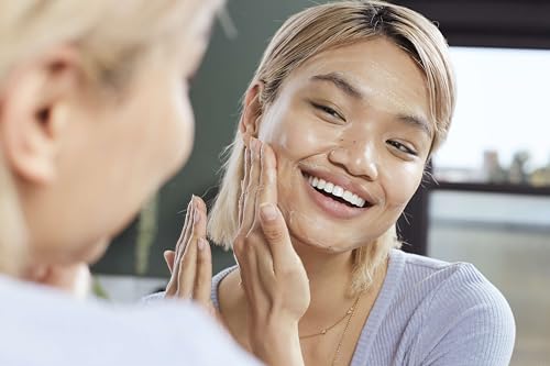 The Body Shop Vitamin C Daily Glow Cleansing Polish – For a Healthier, Fresh-Faced Glow – Vegan – 100ml