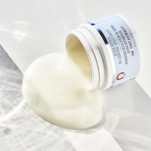 First Aid Beauty - Ultra Repair Oil-Control Moisturizer, Weightless Hydrating Mattifying Cream, Helps Minimize Pores for All Day Shine-Free Skin, Alcohol & Oil Free, Safe for Sensitive Skin, 1.7 oz