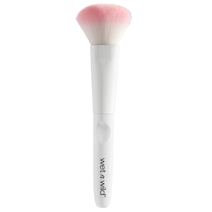 wet n wild Contour Brush, Sculpt, Highlight, & Blend, Luxurious Plush Fibers, Ergonomic Handle for Comfortable Precision Control, Cruelty-Free & Vegan