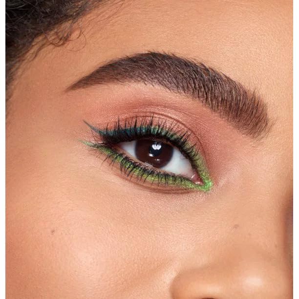 COVERGIRL - Clump Crusher by Lash Blast Mascara, 20X More Volume, Double Sided Brush, Long-Lasting Wear, 100% Cruelty-Free