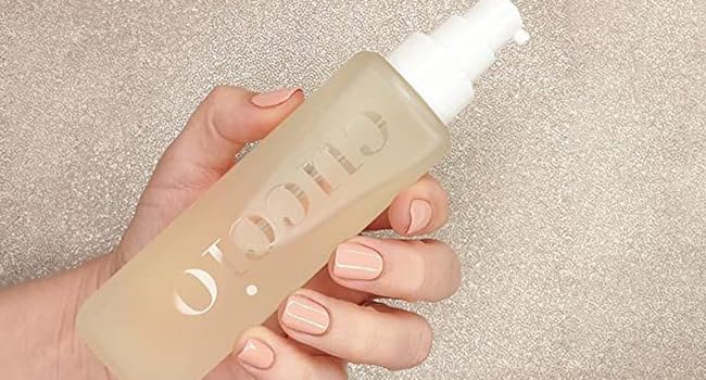 Cuccio Naturale Hydrating Dry Body Oil, Renewing Scented, Non-Greasy Lightweight, Moisturize Therapy For Very Dry Skin, Paraben Free, Soft & Nourished Skin - 100ML (MILK & HONEY)