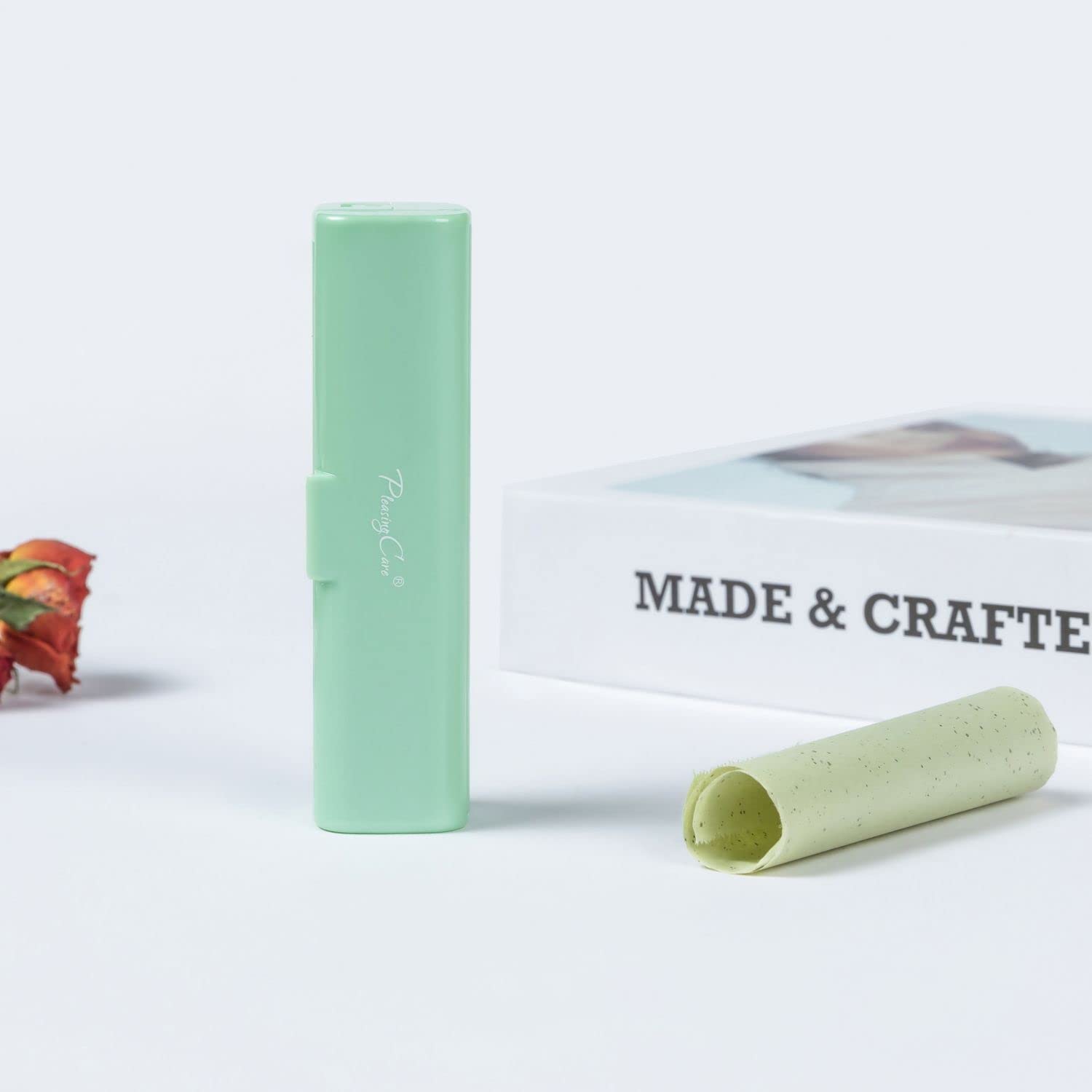 Natural Oil Blotting Paper Roll, Refillable Compact Dispenser No Shine Sheets, Absorb Excess Shine on Face or Scalp Instantly, Men and Women Facial Skin Care or Make Up Must Have (Green Tea)