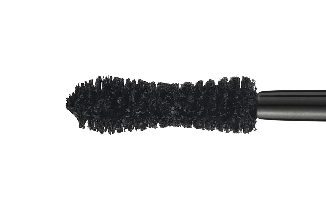 Pupa Milano Vamp! Mascara And Vamp! Nail Polish Set - Volume Mascara And Gel Effect Polish - Thick And Super Dense Lashes - Light Scented Nails - Smudge-Free Hold - Mini Cloud Bag - 3 Pc Mascara Kit