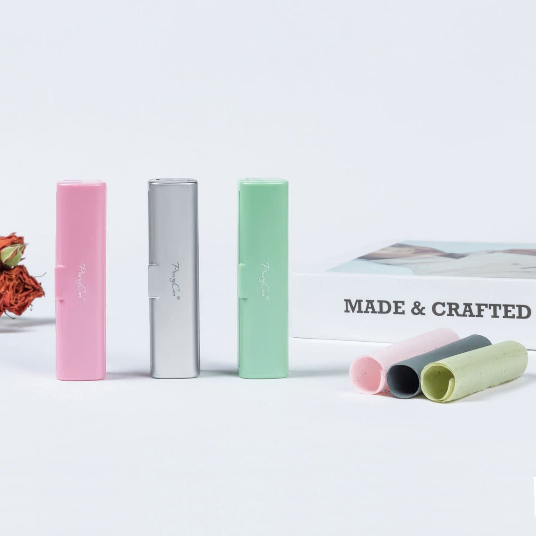 Natural Oil Blotting Paper Roll, Refillable Compact Dispenser No Shine Sheets, Absorb Excess Shine on Face or Scalp Instantly, Men and Women Facial Skin Care or Make Up Must Have (Green Tea)