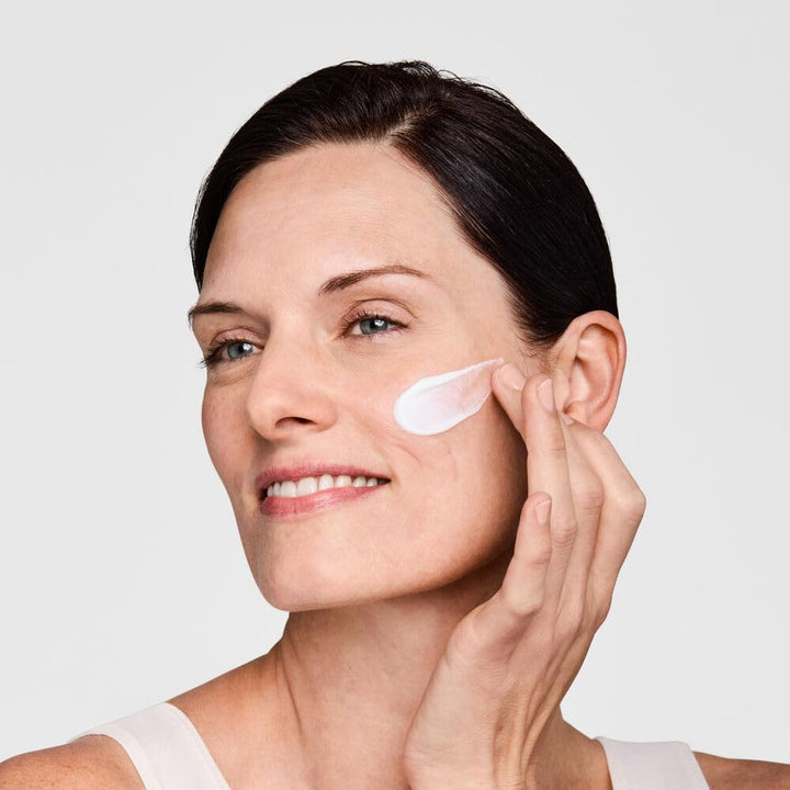 Estée Lauder DayWear Multi-Protection Anti-Oxidant 24H-Moisture Cream SPF 15 | Anti-Aging Moisturizer | Face Moisturizer for Normal/Combination Skin, 1 Ounce