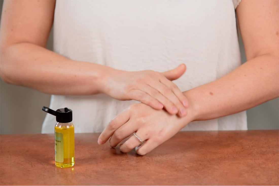 100% Pure Golden Jojoba Oil, 4 fluid oz (118 ml), Cold Pressed, Not deodorized, All natural with spray applicator, Grown and pressed in USA