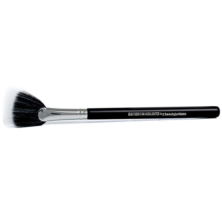 Beauty Junkees 1 Pc Duo Fiber Fan Highlighter, Black: Pro Highlighter Fan Makeup Brush â€“ Highlight Define Your Best Features With Perfect Placement Of Highlighting Powder And Cream Make Up, Sof