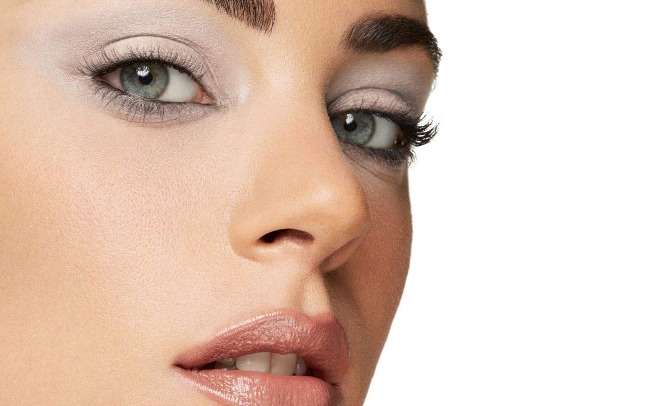 PUPA Milano Vamp! Matt Compact Eyeshadow - Extreme Matte Finish - Silky Velvet Formula Applies Easily - Creamy Texture Ensure Powders Blend Seamlessly - Lasts All Day - 010 White Chalk - 0.088 Oz