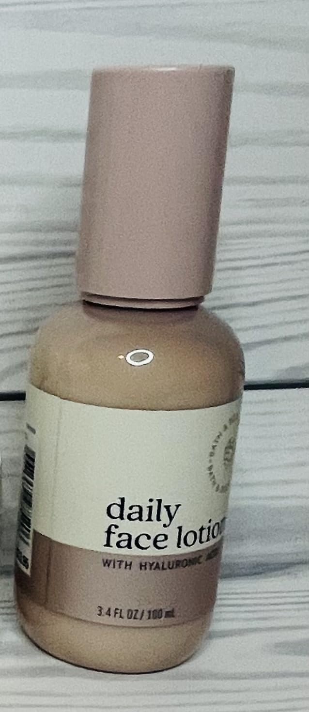 Bath and Body Works Face Essentials Gift Set Includes Daily Face Wash (4 oz), Daily Face Lotion (3.4 oz) and Clay Face Mask (6.5 oz)