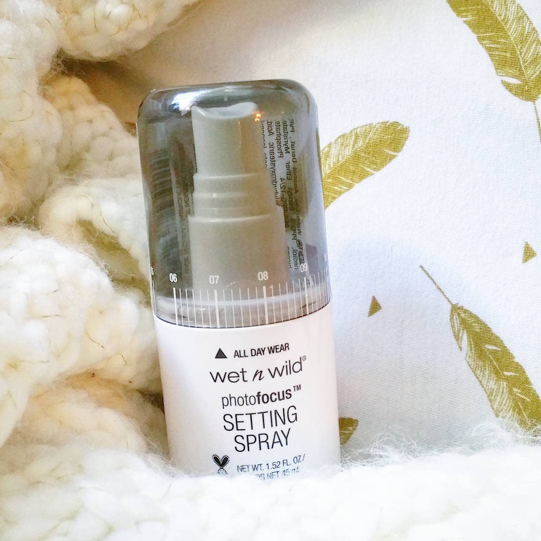 wet n wild Photo Focus Setting Mist, Up to 24HR Wear, Lightweight & Nourishing Aloe Formula, Suitable for All Skin Types, Cruelty-Free & Vegan - Seal the Deal