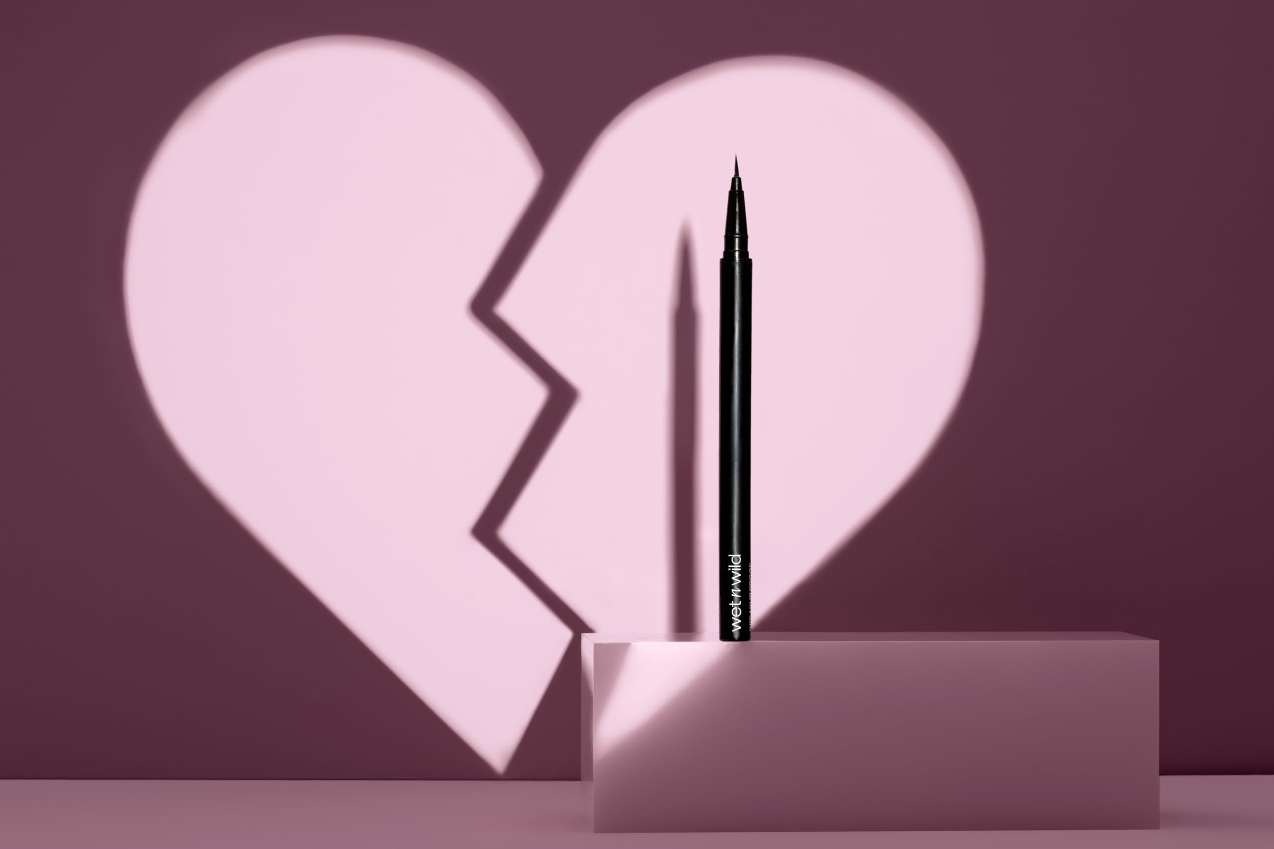 wet n wild Mega Last Breakup Proof Liquid Eyeliner - Ultra-Fine Brush, Waterproof, 16-Hour Long-Lasting Wear- Cruelty-Free & Vegan - Black