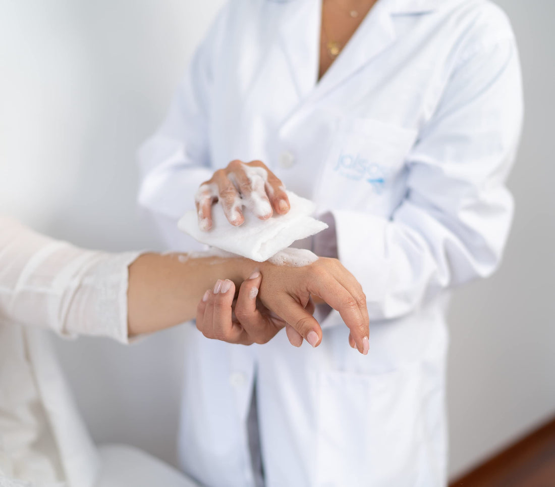 Neosanit Soap Infused Bath Sponge Rinse Free. Shower Wipes for Adults No Rinse. Bath Sponges with Dermatologic and Hypoallergenic Soap.Medical Supplies for Bathing All in One. Single Use-Pack 10 Units