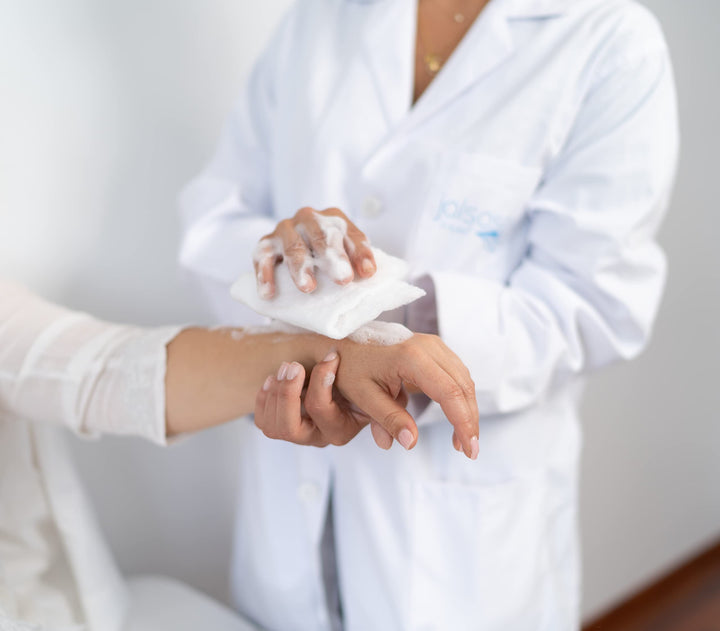 Neosanit Soap Infused Bath Sponge Rinse Free. Shower Wipes for Adults No Rinse. Bath Sponges with Dermatologic and Hypoallergenic Soap.Medical Supplies for Bathing All in One. Single Use-Pack 10 Units