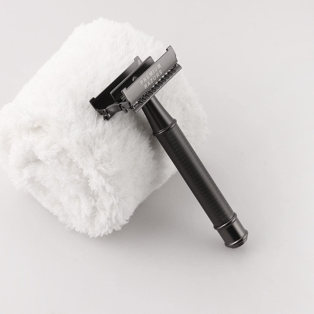 50 BLADES + Facón Vintage Long Handle Double Edge Safety Razor - Platinum Japanese Stainless Steel Blades - Butterfly Open Shaving Razor for Smooth Wet Shaving Experience - 200+ Shaves