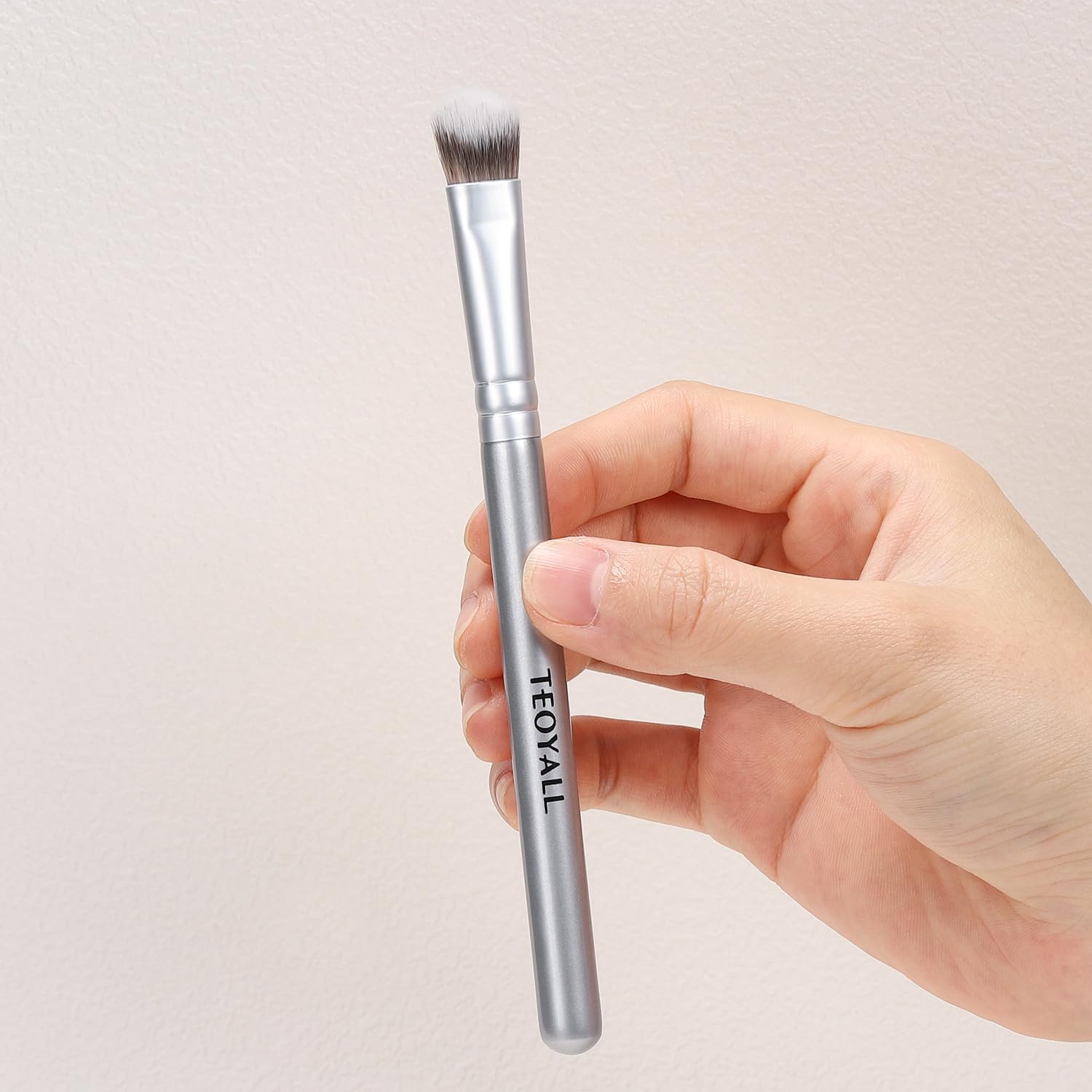 TEOYALL Under-Eye Concealer Brush, Small Flat Angled Synthetic Bristles Flawless Coverage Multitask Brush with Liquid Cream Powder