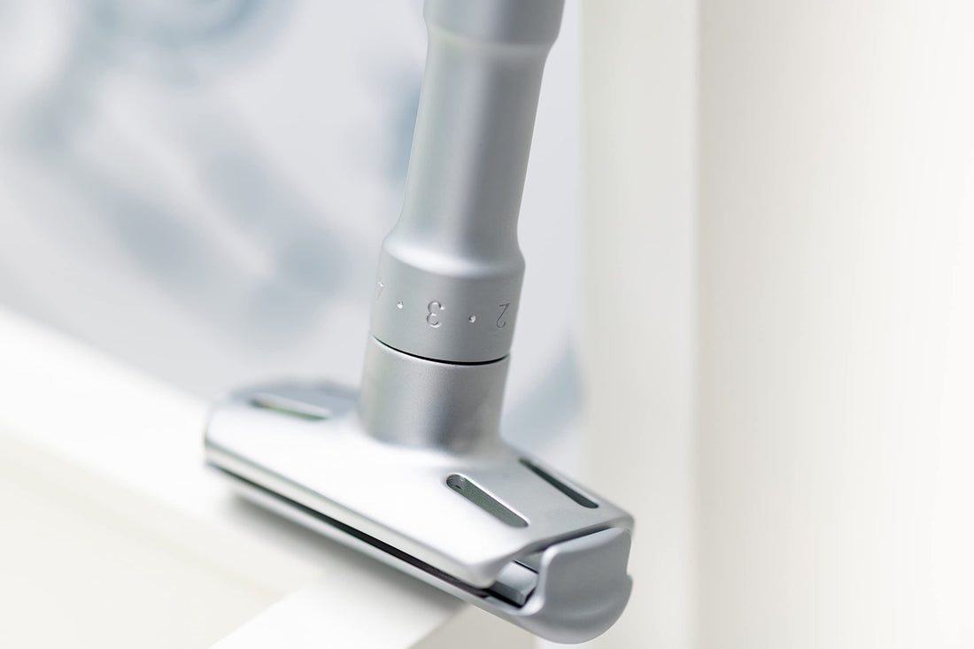 Merkur Razor Adjustable Futur Brushed Chrome Safety Razor, MK-700002 , 1 Count (Pack of 1)