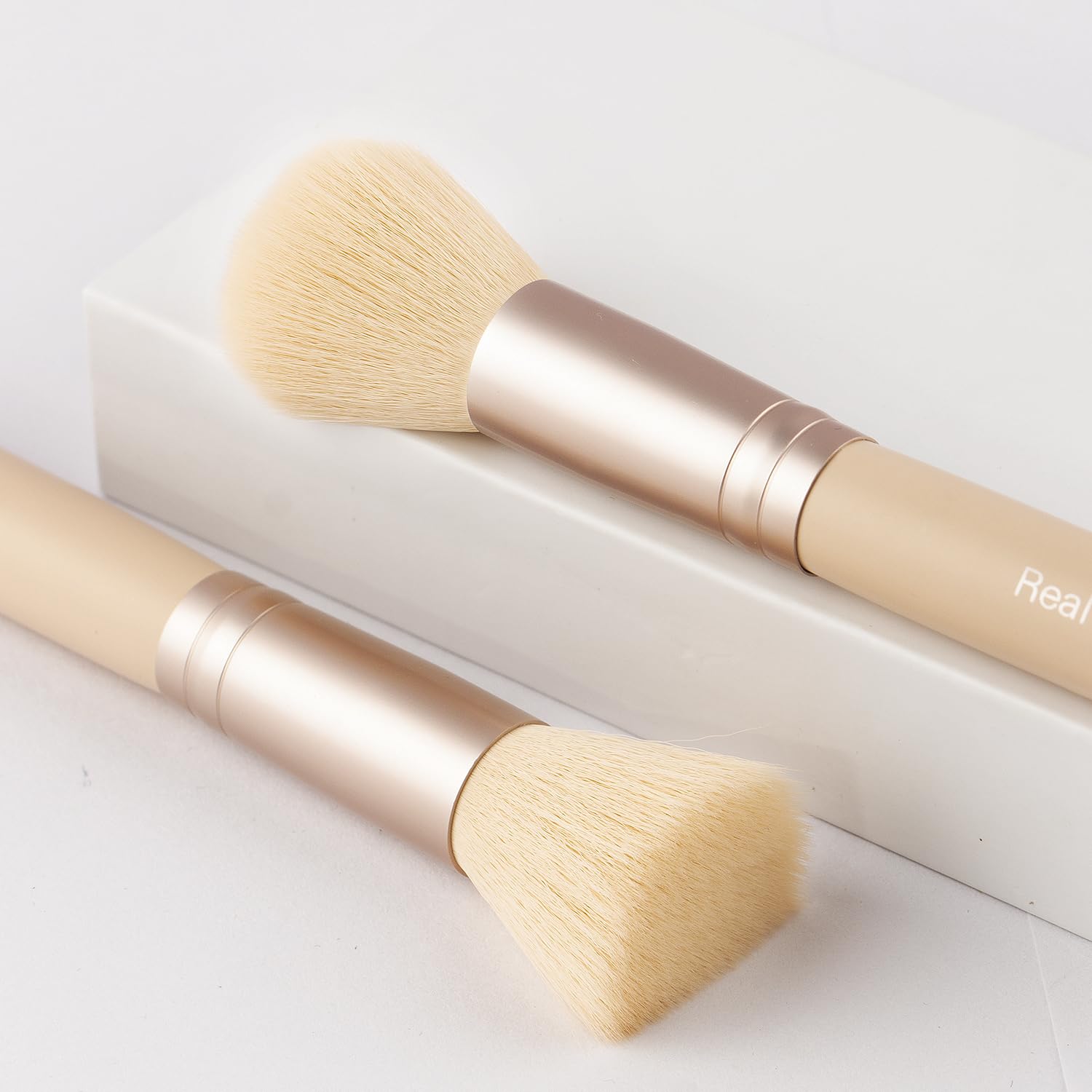 Real Perfection Makeup Brush Set 16 Pcs with 1 Eyebrow Razor Premium Synthetic Foundation Powder Concealers Eyeshadow Blush Makeup Brushes Make up Brushes Kit (Beige)