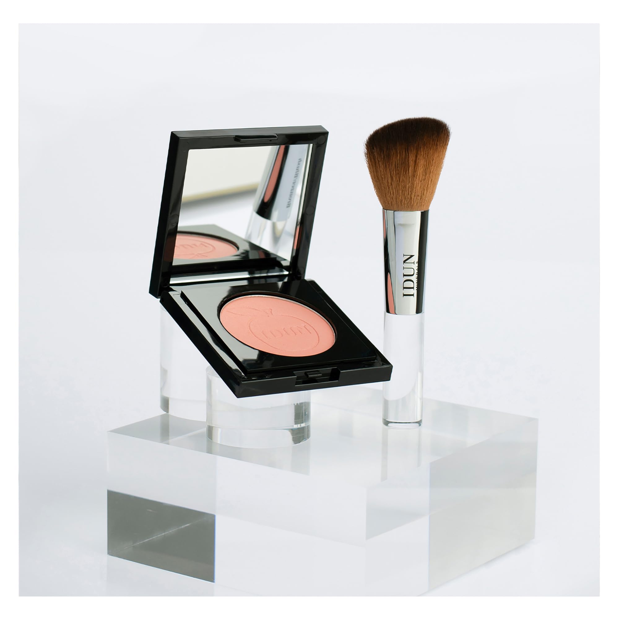 IDUN Minerals Blush/Bronzer Angled Brush - Highlight, Sculpt, Contour For A Smooth & Flawless Finish - Premium Quality Synthetic Taklon Bristles - 100% Vegan, Hypoallergenic, Cruelty Free - No Shed