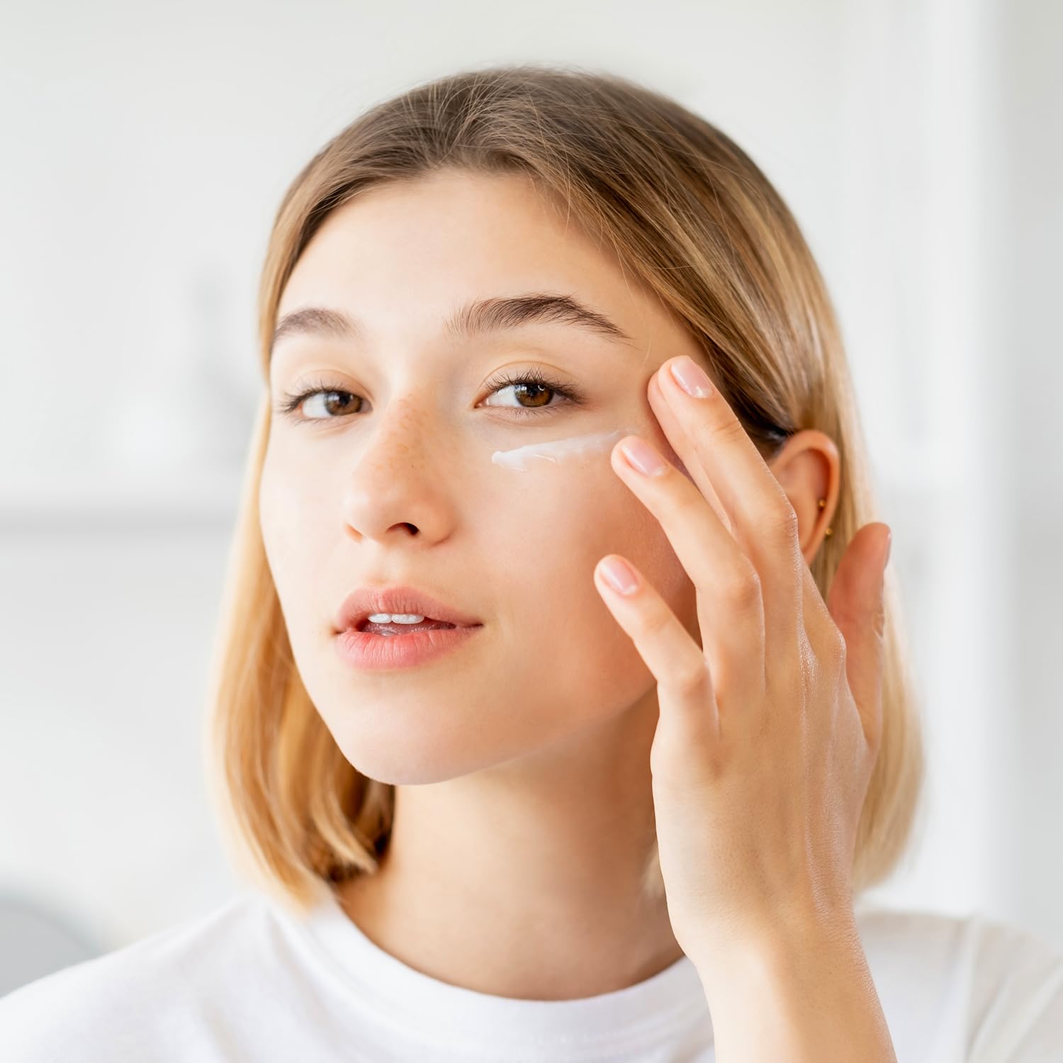 Amazon Basics Moisturizing Gel Eye Cream, 0.5 Fluid Ounces, 1-Pack