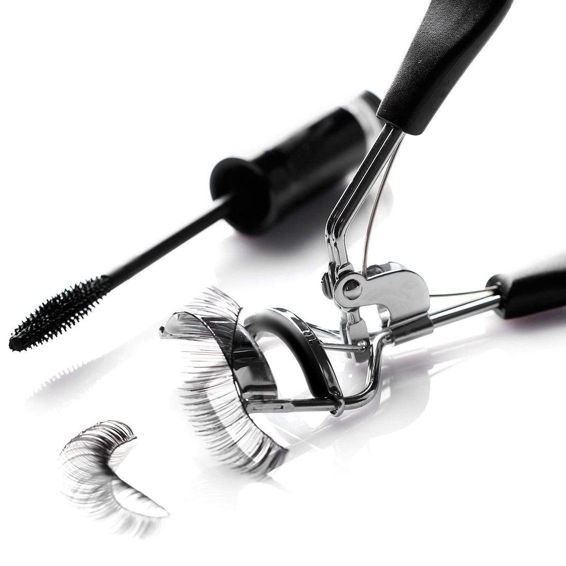 Zhehao 24 Pieces Curler Refills Eyelash Curler Refill Pads Silicone Rubber Black Curler Replacement Refills Pads for Universal Eyelash Curler with a Clear Storage Box