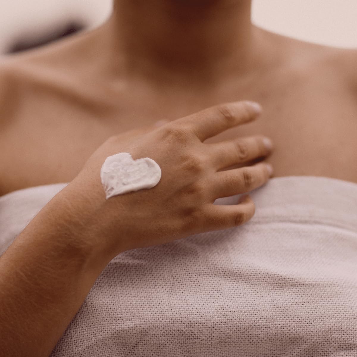 L'Occitane Shea Butter Vanilla Bouquet Hand Cream, 30ml