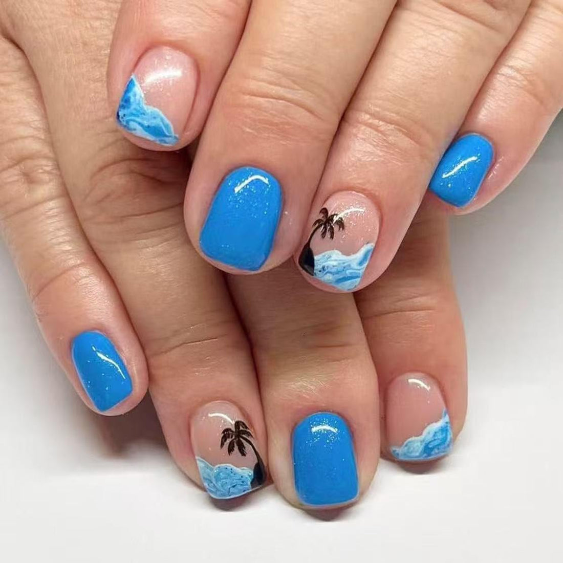 Short Press on Nails Summer Palm Tree Fake Nails Square Acrylic Nails Glossy Blue Glue on Nails with Sea Wave Beach Glitter Designs Stick on Nails Summer False Nails for Women Girls 24PCS