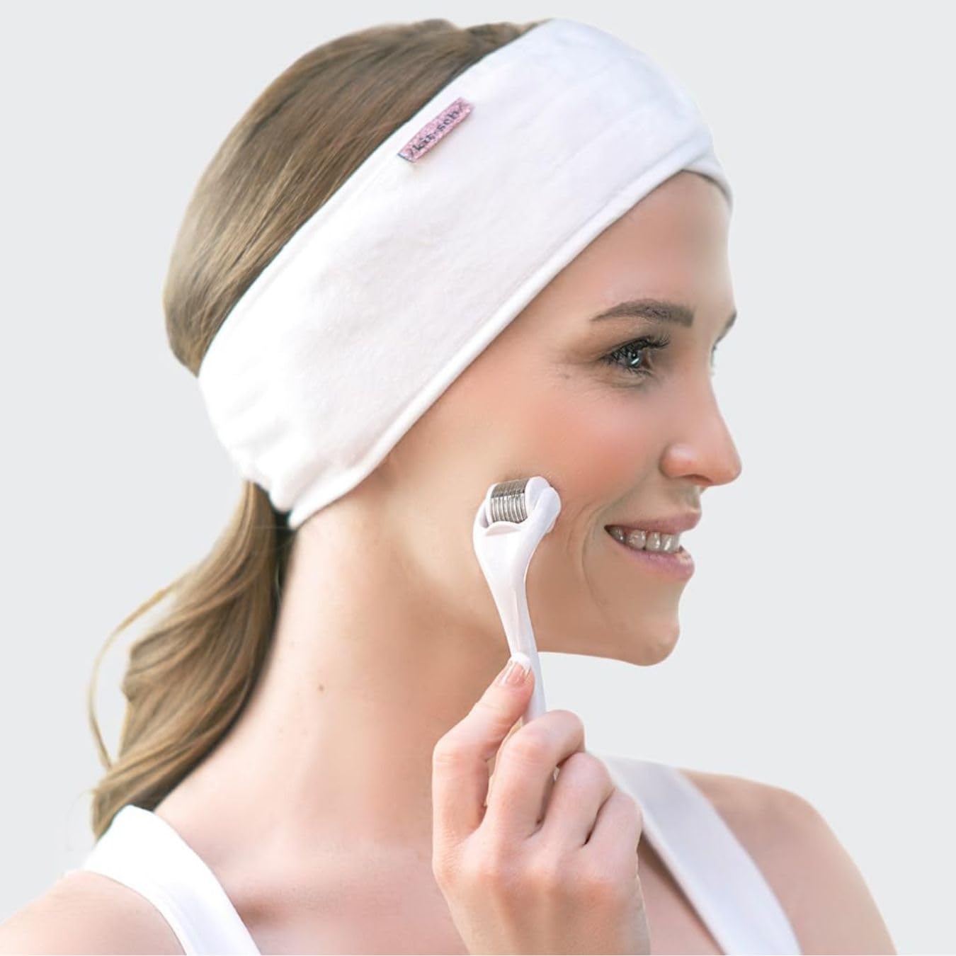 Microneedle Roller, Anti-Aging and Wrinkle Minimizing Dermaroller for Face.25mm Micro Needle Facial Roller, 540 Needle Face Roller with Storage Case By Kitsch