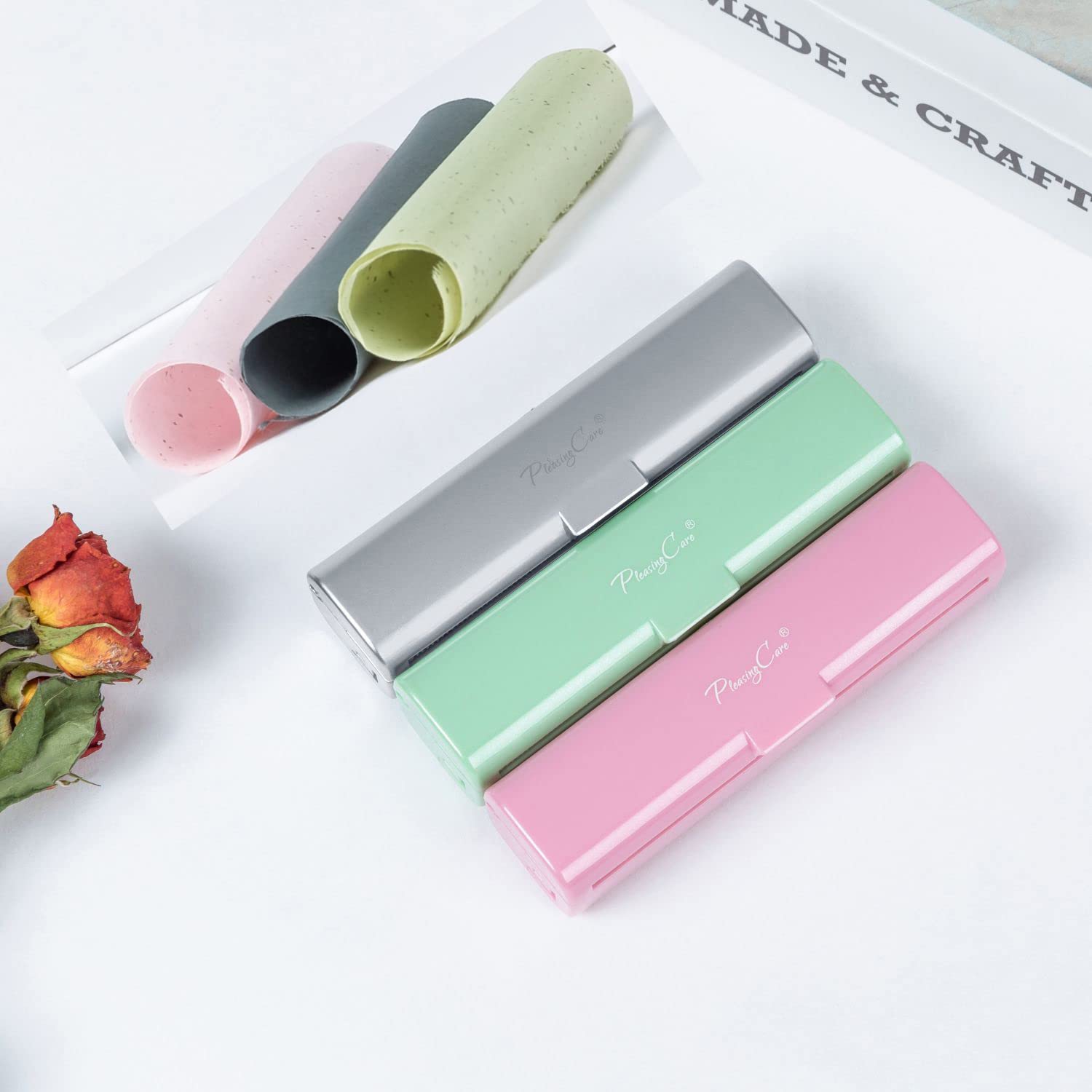 Natural Oil Blotting Paper Roll, Refillable Compact Dispenser No Shine Sheets, Absorb Excess Shine on Face or Scalp Instantly, Men and Women Facial Skin Care or Make Up Must Have (Green Tea)