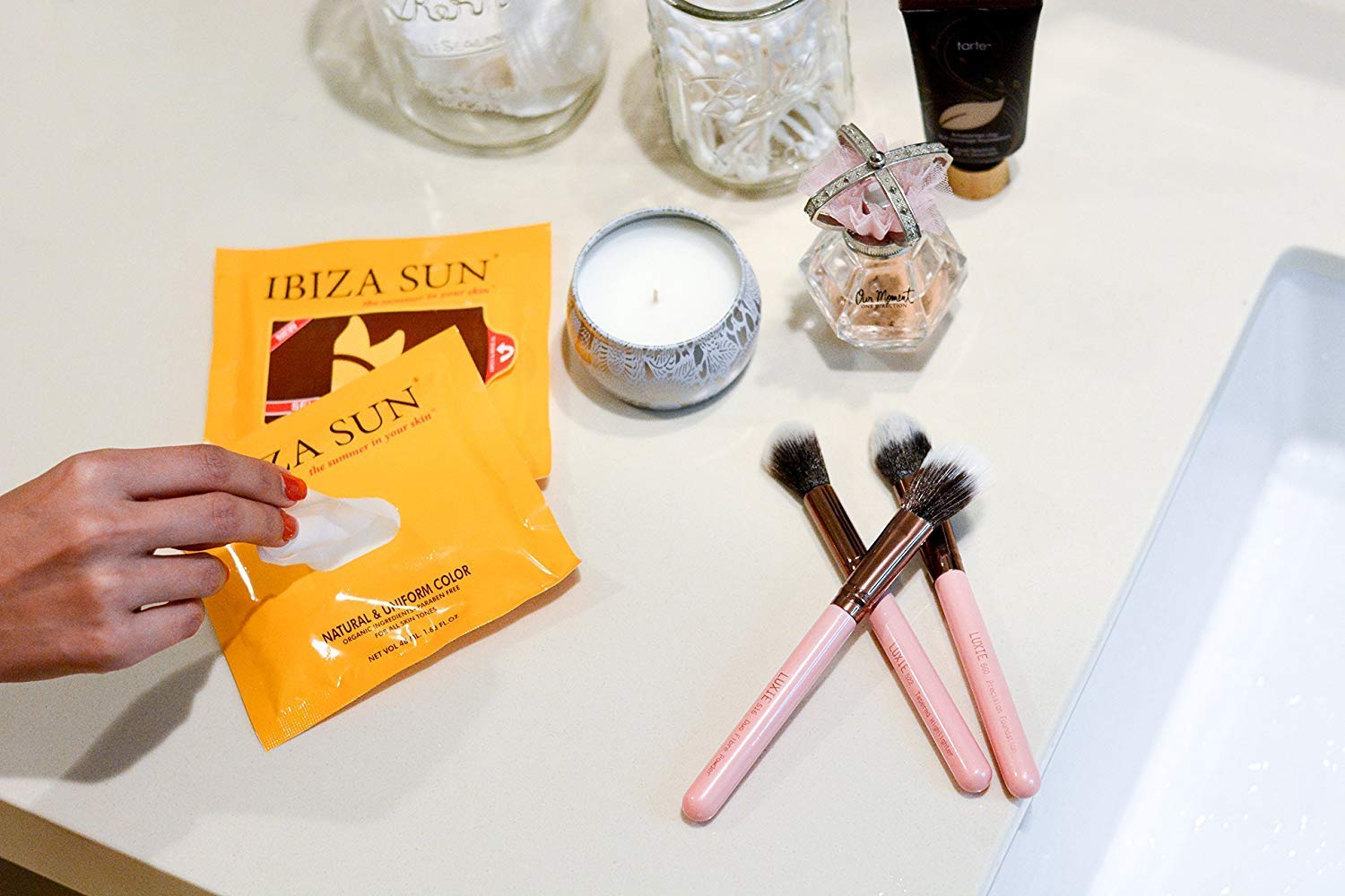 Organic Self Tanner | Natural Ingredients | Sunless Tanning Wipes for Face and Body | Self Tanning.