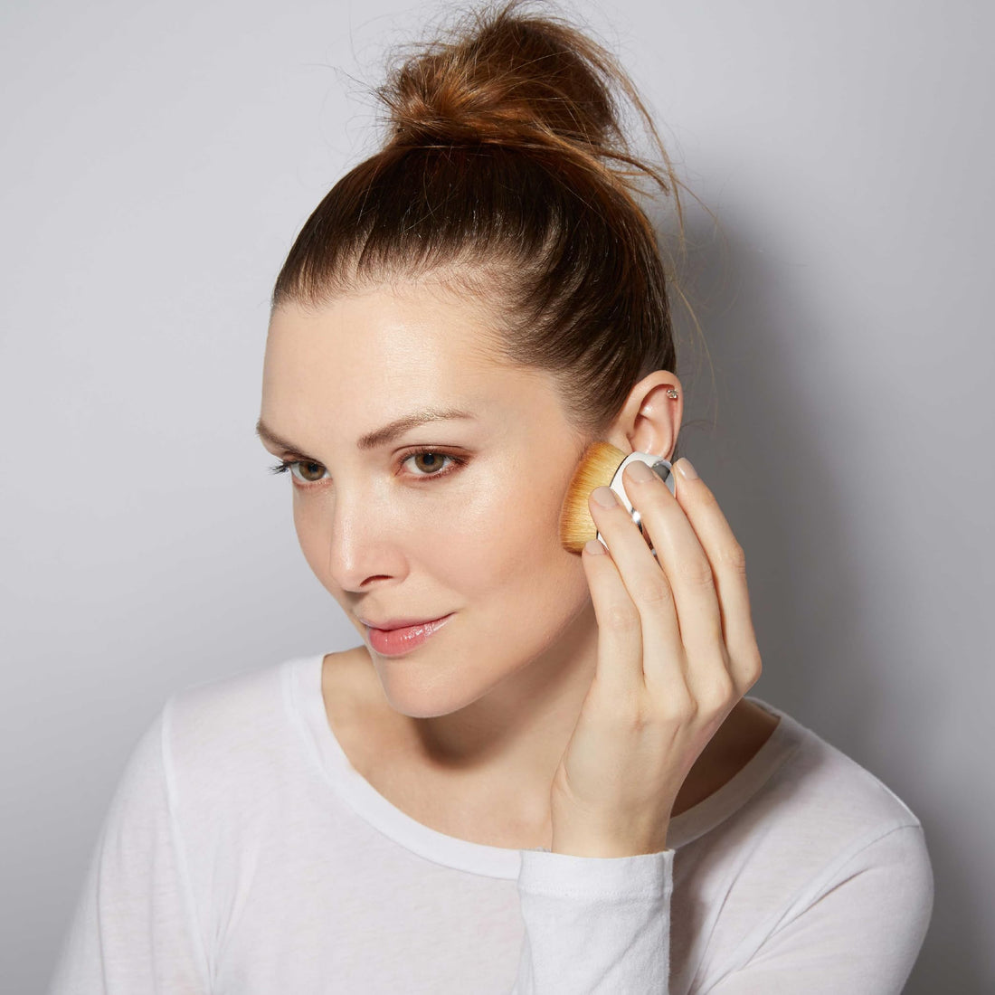 Artis Elite Mirror Palm Brush Mini - Oval Makeup Brush - Luxury Synthetic Makeup Brush - Ideal for Foundation, Highlight, Contour, Blush- Use with liquids, powders and creams - Creates Airbrush Finish