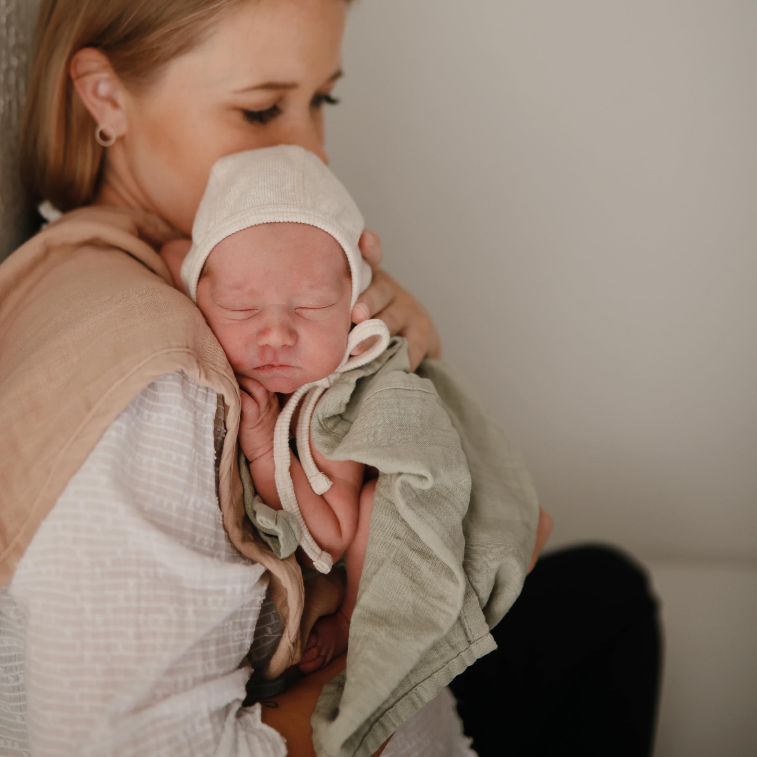 mushie Muslin Baby Burp Cloths | 100% Organic Cotton, Set of 2 (Blush/Fog)