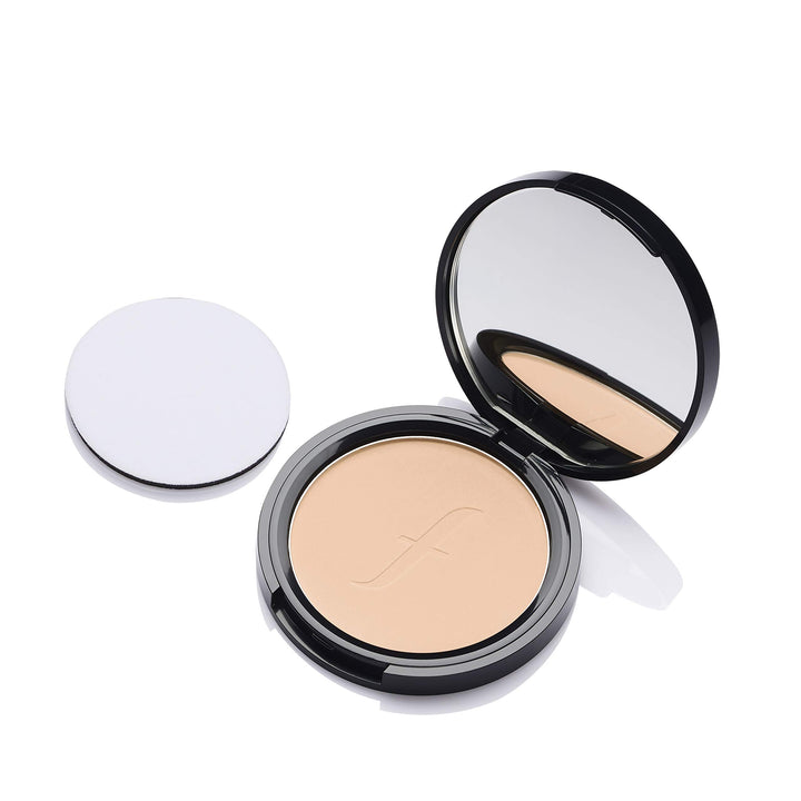 FACES CANADA Weightless Matte Finish Compact Powder - Ivory, 9 g | Non Oily Matte Look | Evens Out Complexion | Hides Imperfections | Blends Effortlessly | Pressed Powder For All Skin Types