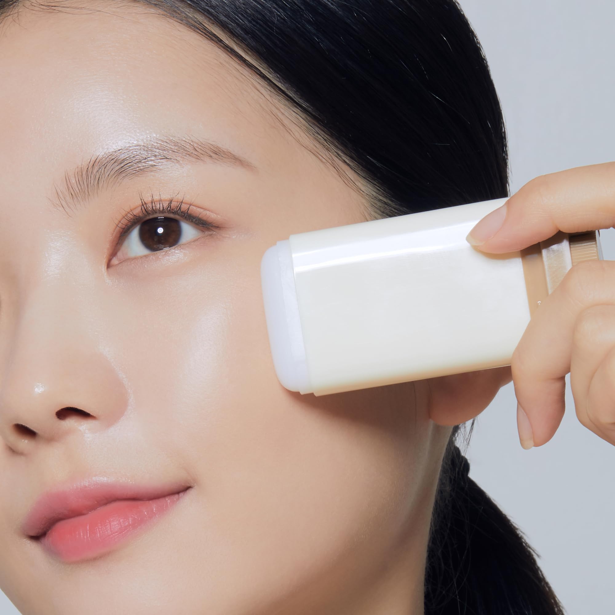 TONYMOLY 24K Snail Moisture Facial Stick, with Snail Mucin & 24k Gold, Easter Basket Stuffer, All-in-one Multi Balm Stick for Hydration & Barrier Protection, 20 g.