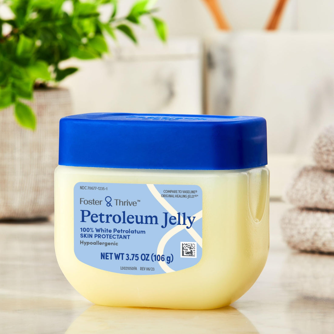 Foster & Thrive Petroleum Jelly Healing Skin Protectant, Provides Dry Skin Relief and Protects Minor Cuts, Hypoallergenic, Dermatologist Recommended, Fragrance-Free, Locks in Moisture 3.75 oz 4-Pack