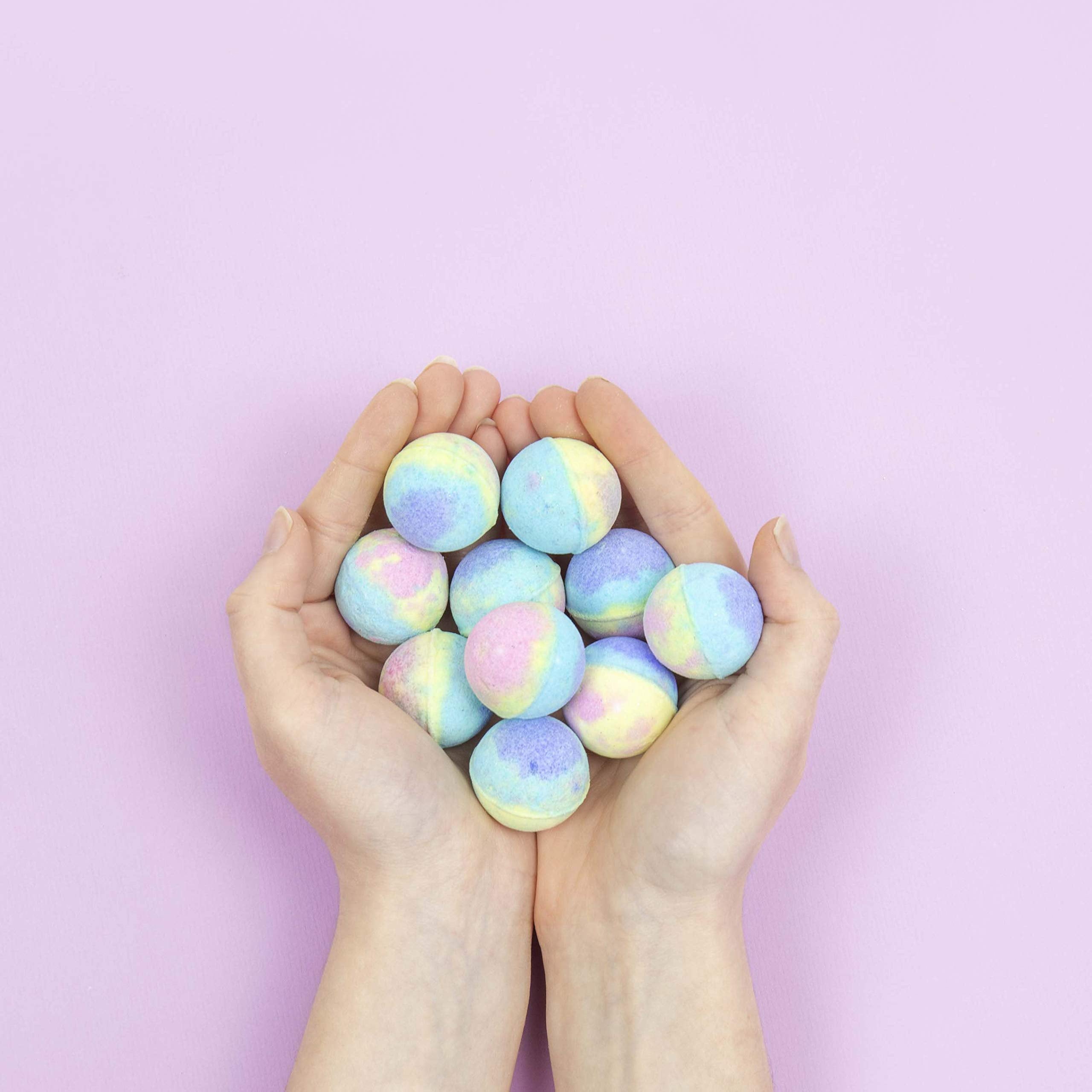 Gift Republic Ltd Unicorn Poo Pack Of 10 Raspberry Scented Rainbow Bath Bombs 150G