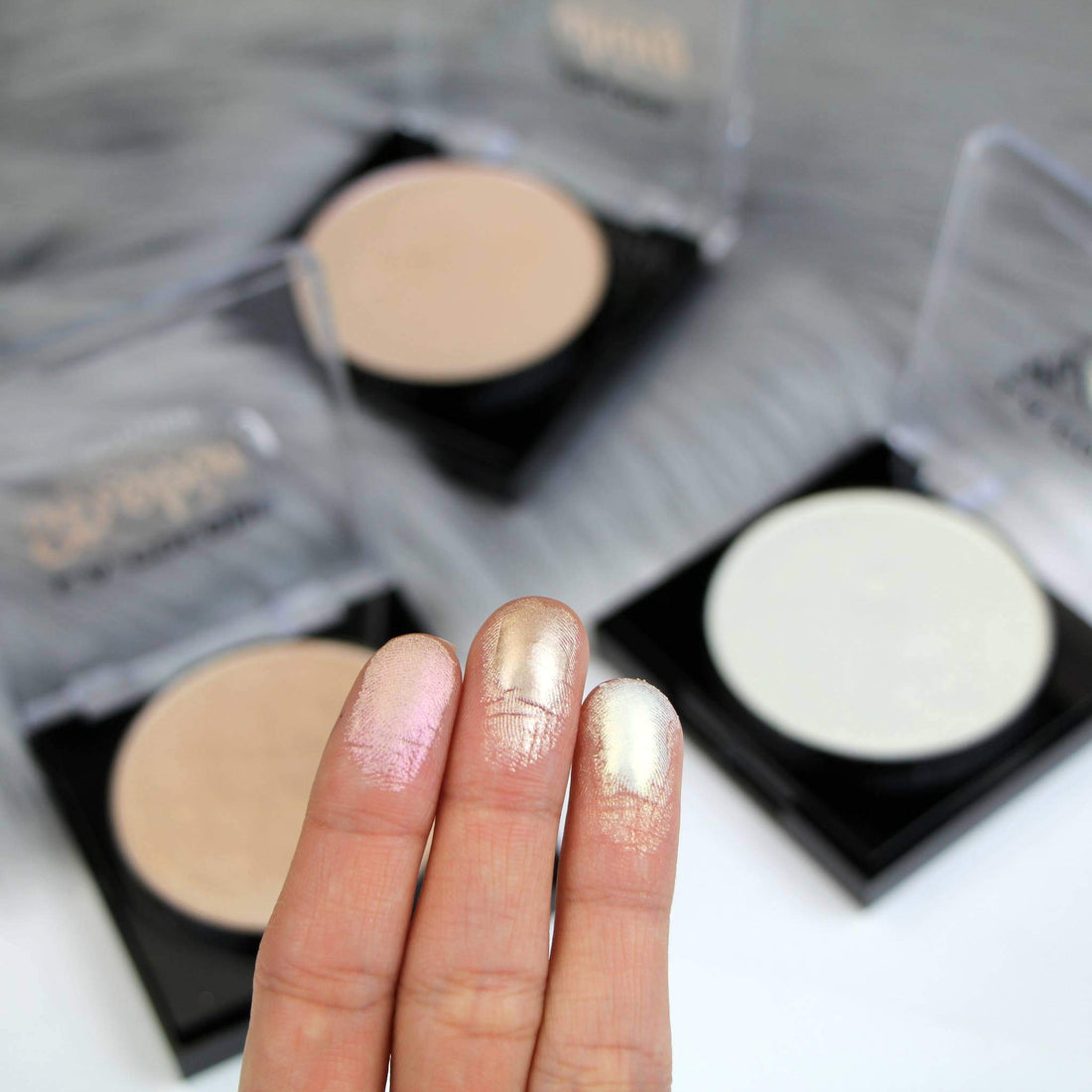 L.A Colors Strobing Illuminating Powder, Champagne, 6.5g