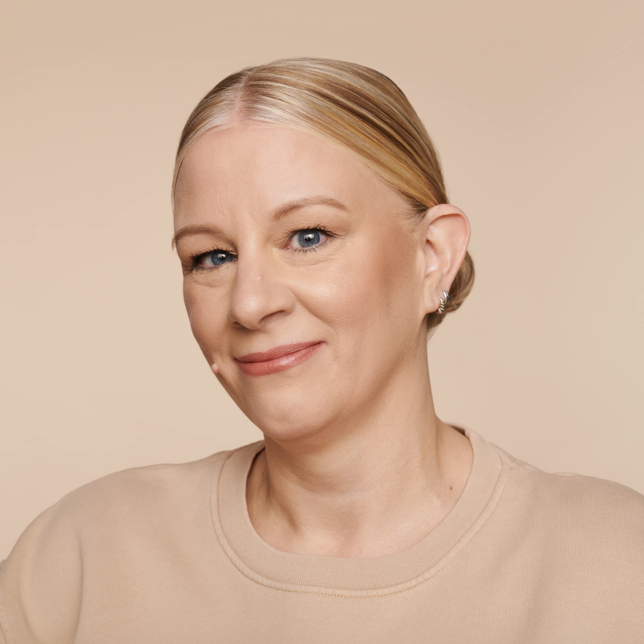 Catrice hd liquid coverage foundation sand beige 030