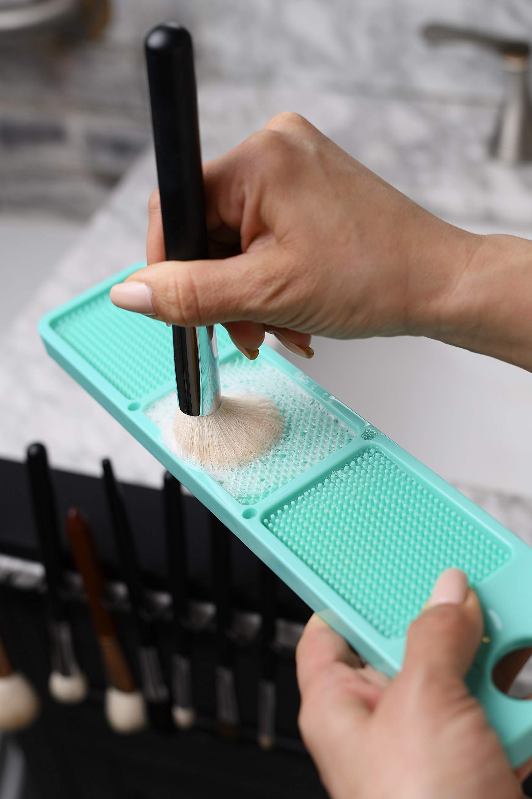 The Brush Bar Brush Bubbly (4 oz)