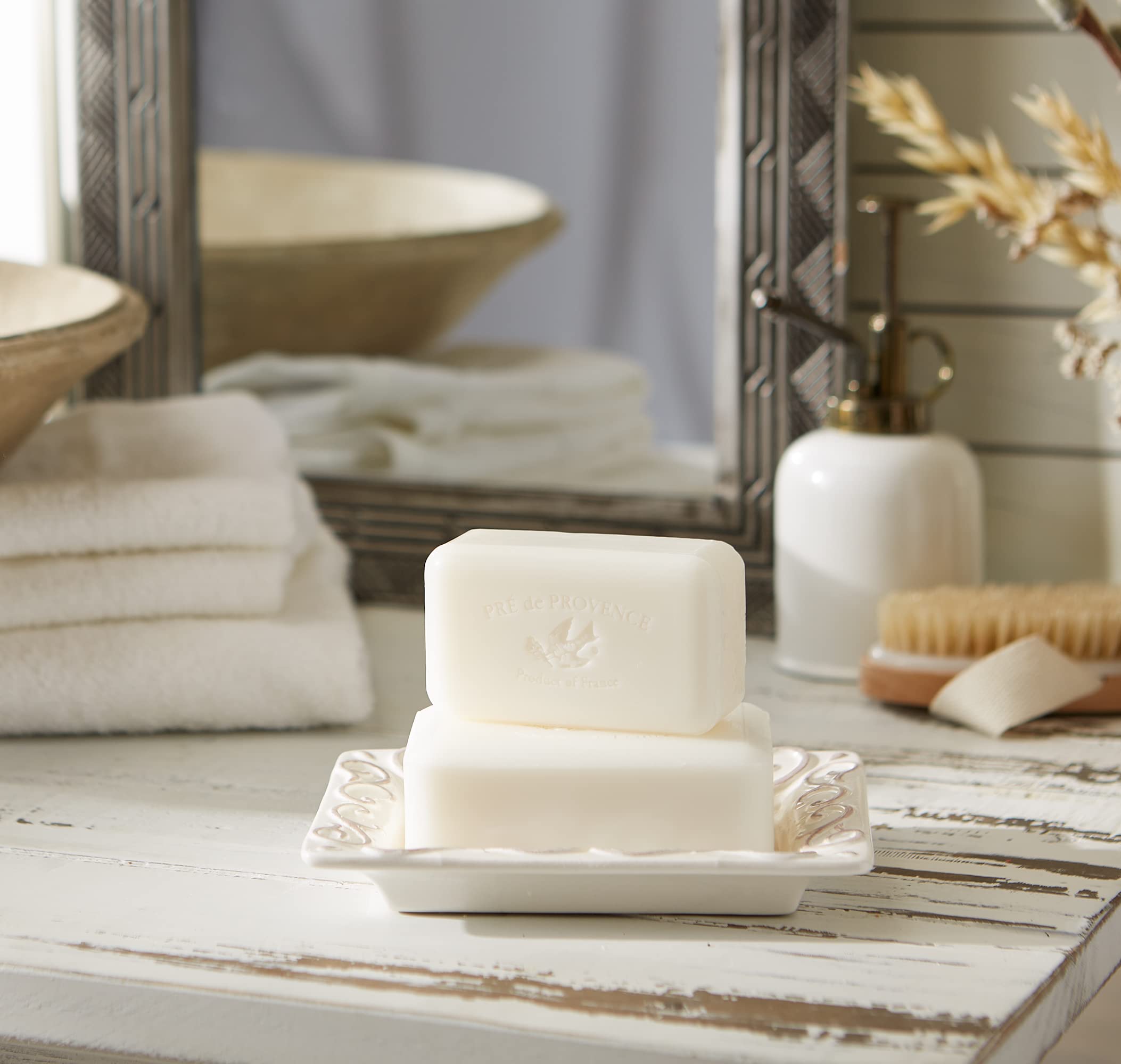 Pre de Provence Artisanal Soap Bar, Enriched with Organic Shea Butter, Natural French Skincare, Quad Milled for Rich Smooth Lather, 8.8 Ounce, Milk