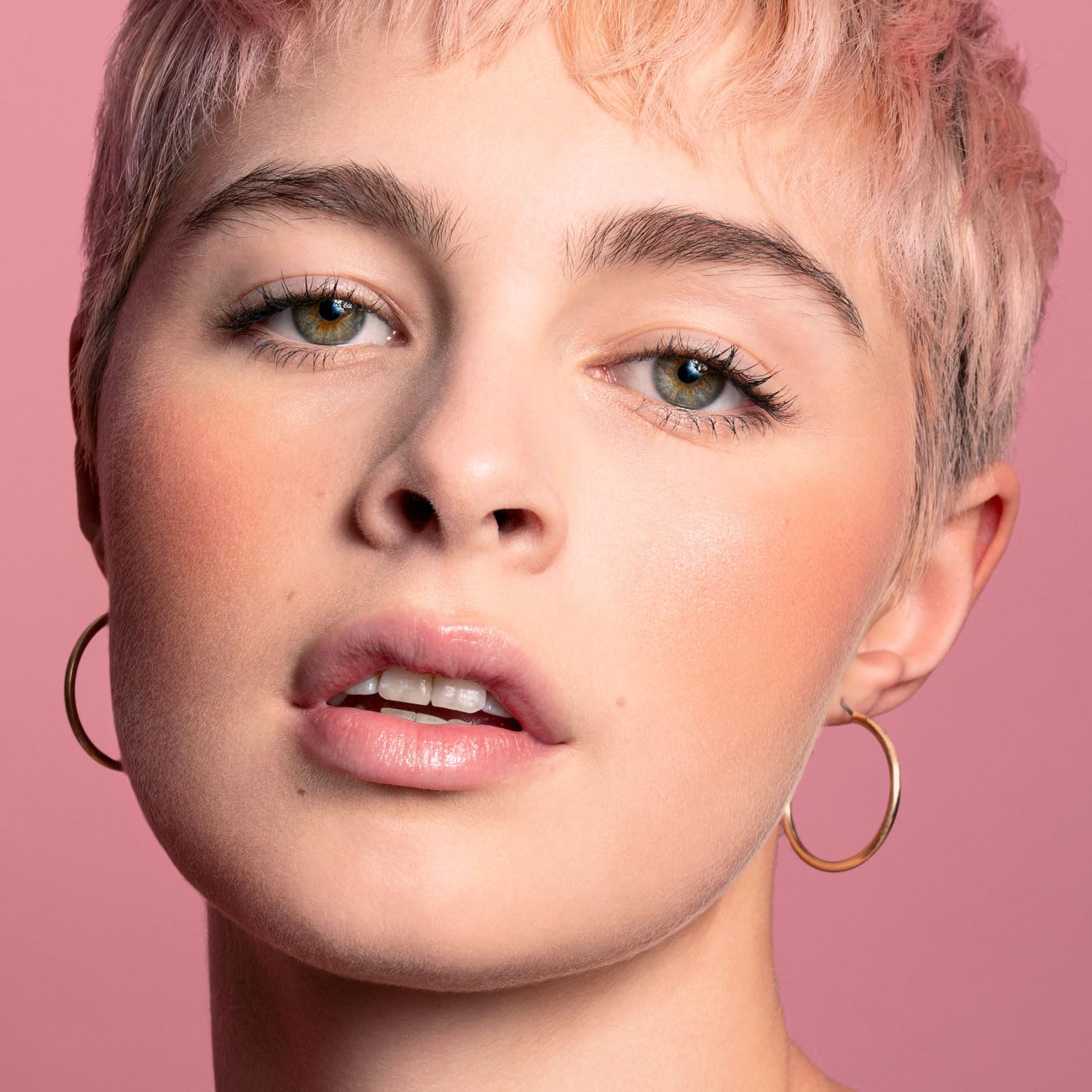 Lottie London Ombré Blush in Serene, Lightweight & High Pigmented Powder Blusher for a Healthy Flush of Natural, Buildable Color