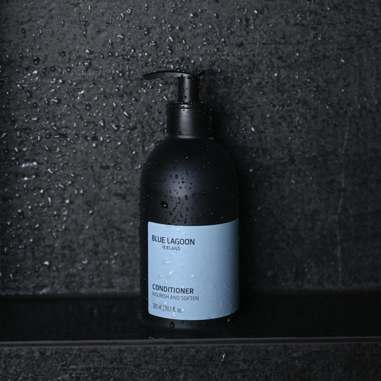 Blue Lagoon Skincare Conditioner - Enriched with Blue Lagoon Seawater - Nourish, Hydrate, Detangle & Soften Hair - Creamy Lightweight Texture - For All Hair Types - 300ML