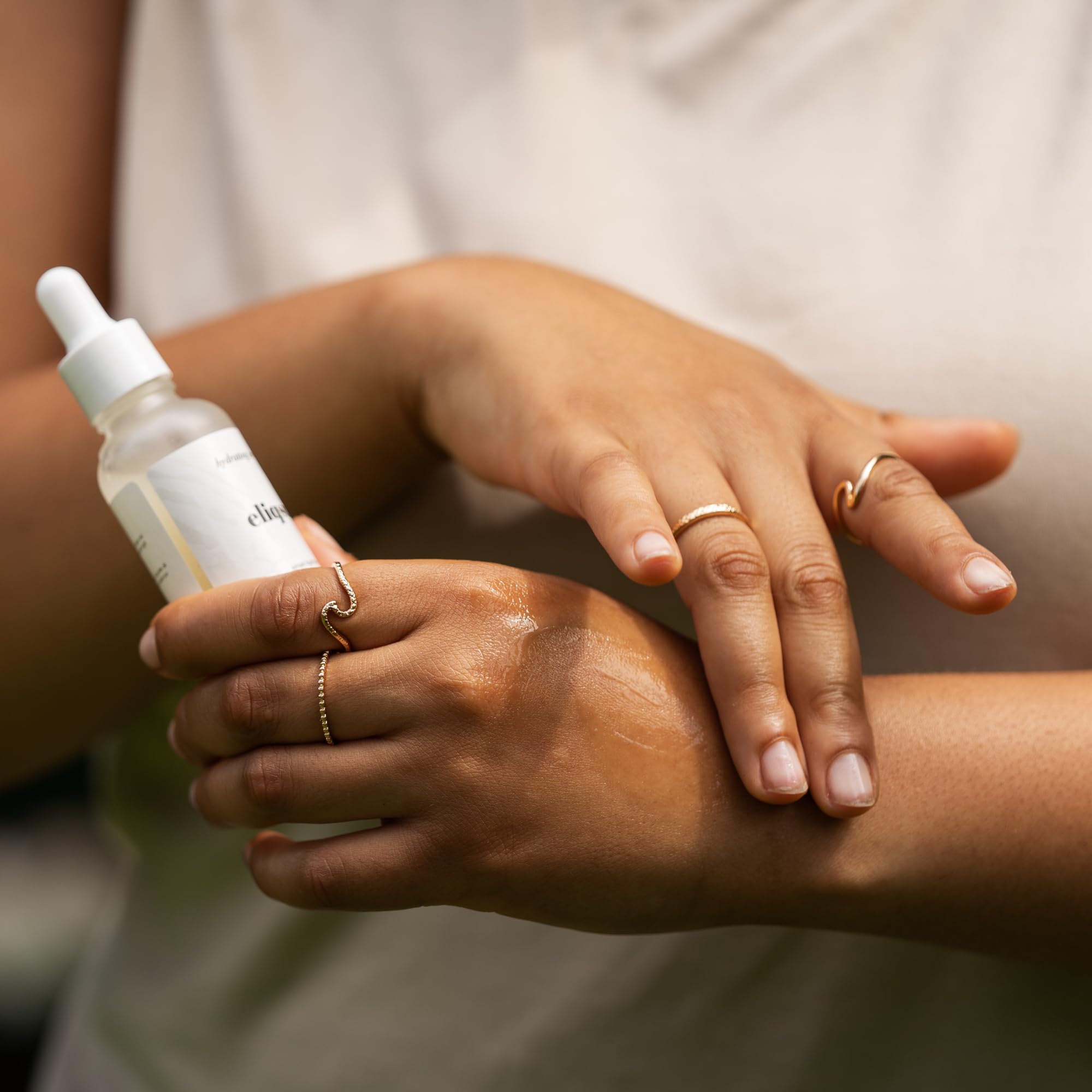 Elisqur Hydrating Serum – Hyaluronic Acid for face, Hydrating Treatment with Liquorice Extract for Glowing Skin, Moisturizing Face