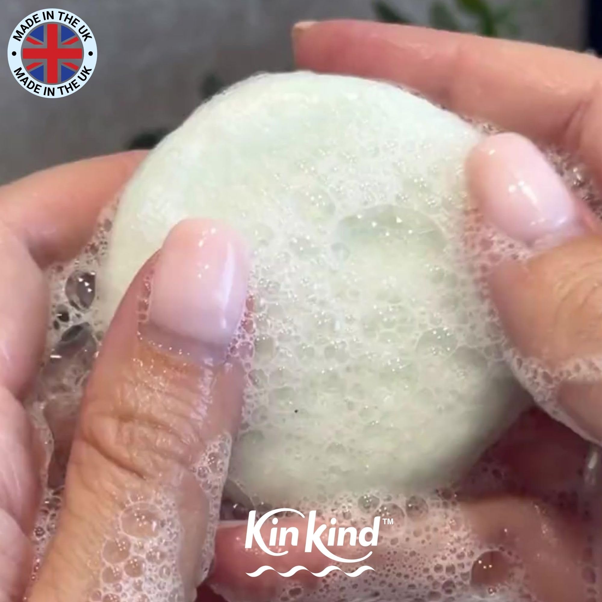 KinKind NOURISH me Travel Shampoo and Conditioner Bars. Up to 50 washes. This travel and gift set contains a soap tin for each bar. No leakage, less space, less weight.