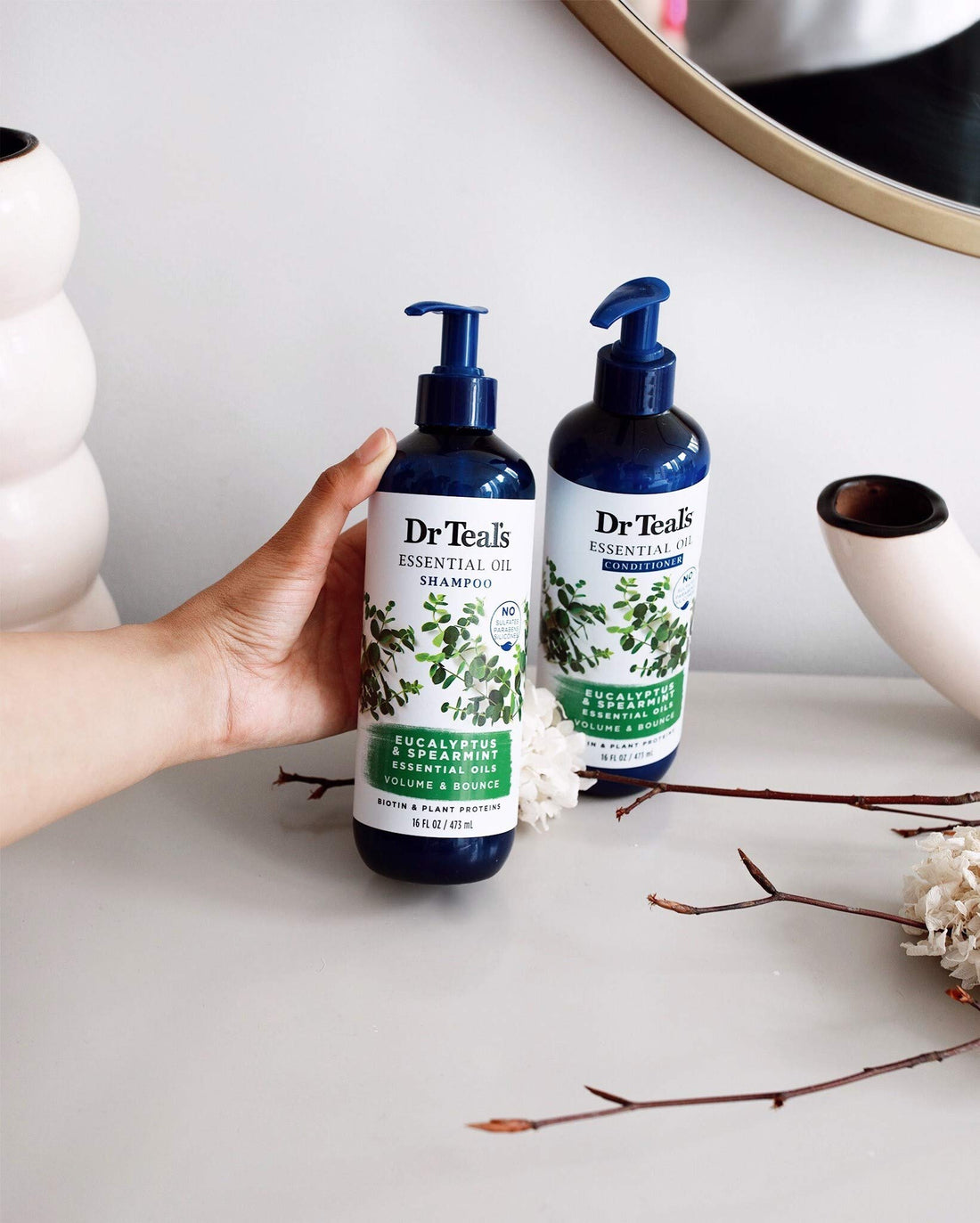 Dr. Teal's Eucalyptus & Spearmint Conditioner (1 Bottle, 16 fl oz) - Volume & Bounce Essential Oils Brings Dull Looking Hair Back to Life - Plant Proteins Strengthen, Hydrate & Keep Hair Healthy