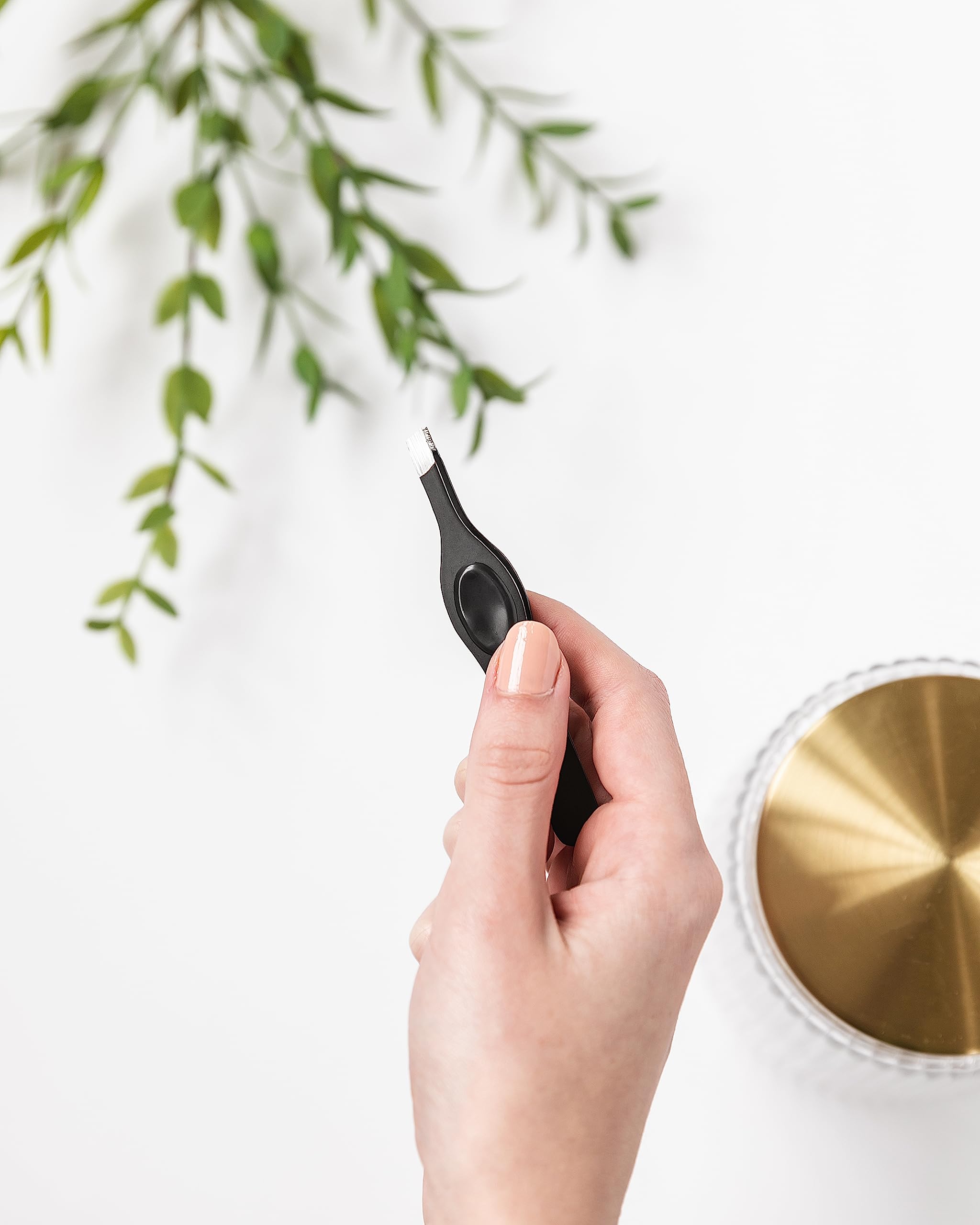 Amazon Basics Slant Tweezers, Deluxe Soft Cushion Touch, Black