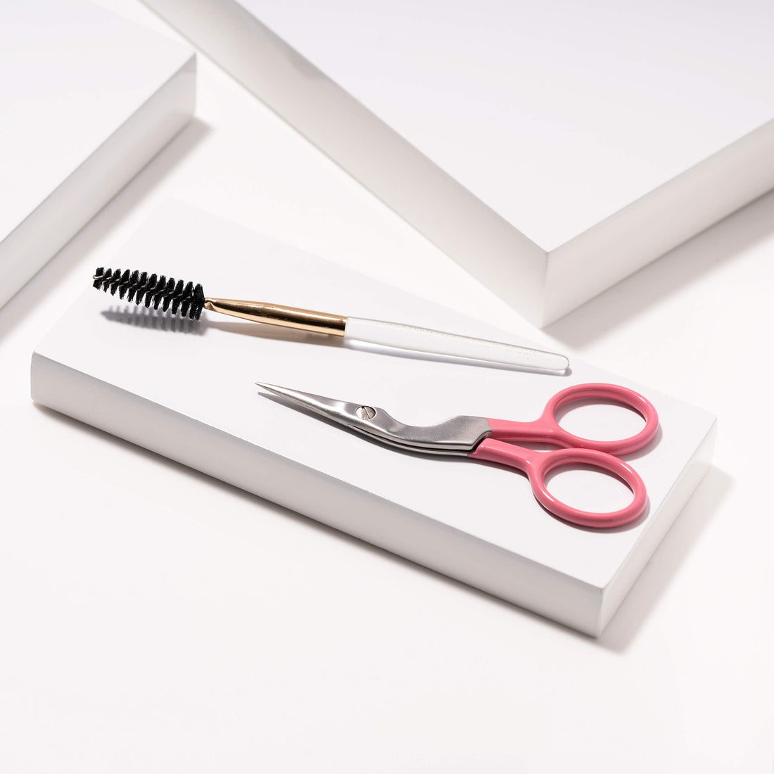 Tweezerman Amazon Exclusive Rose Tea Brow Shaping Scissors & Brush