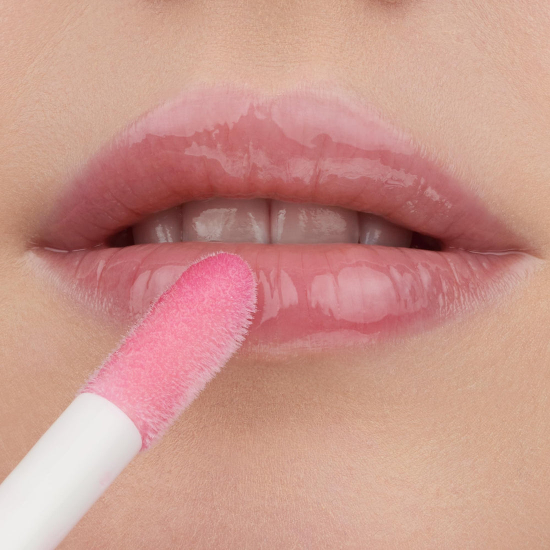 essence | Hydra Kiss Lip Oil | Vegan & Cruelty Free (03 | Pink Champagne)