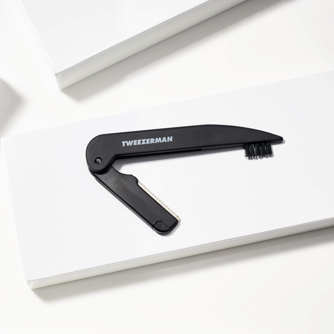 Tweezerman Precision Folding Brow Razor - Eyebrow Razor for Women and Men