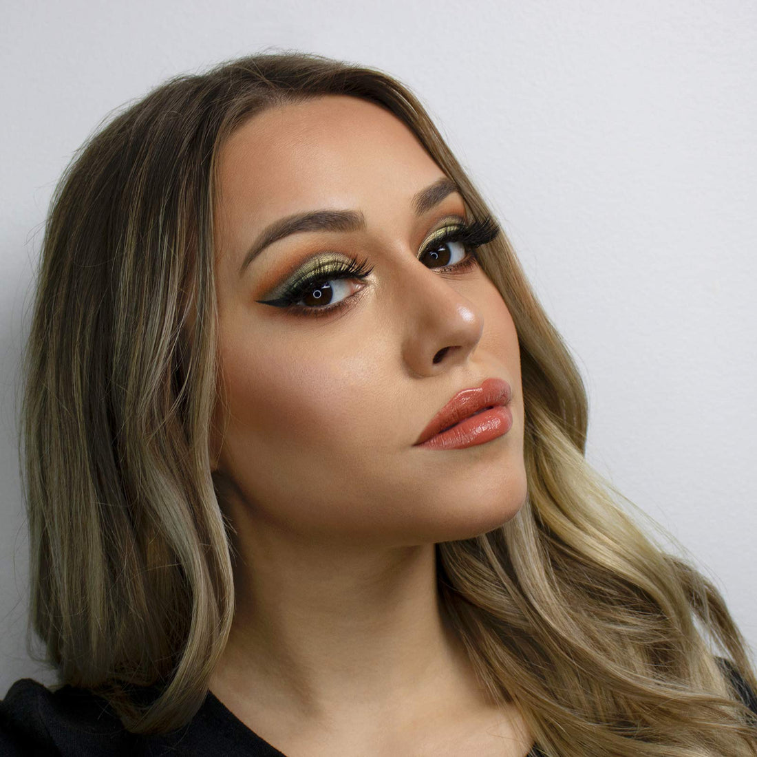 Klara Cosmetics 24 Shades Eyeshadow Palette festive luxury matte shimmer vibrant cool bold full color pigment long lasting collection, Bondi