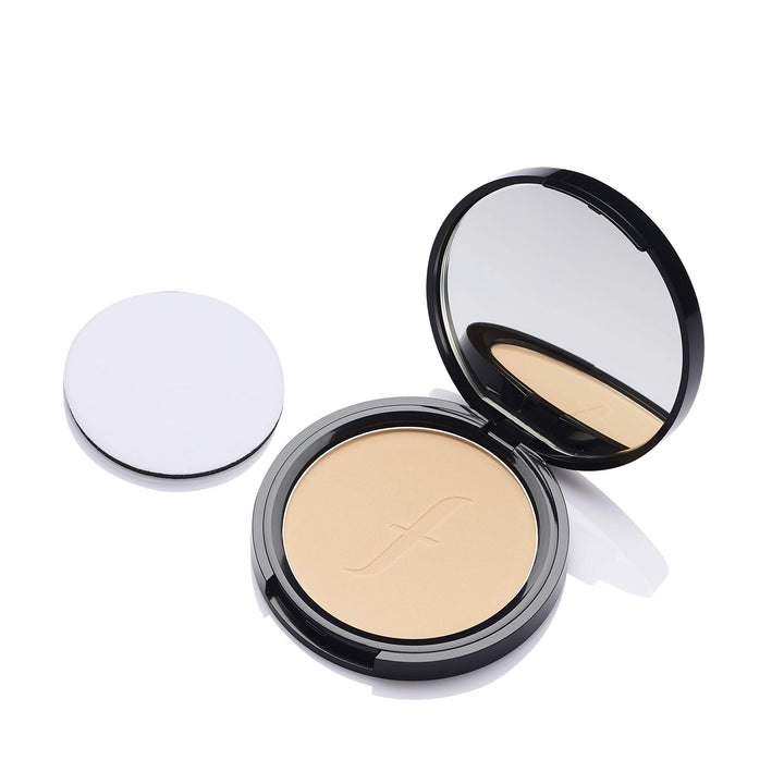 FACES CANADA Weightless Matte Finish Compact Powder - Natural, 9 g | Non Oily Matte Look | Evens Out Complexion | Hides Imperfections | Blends Effortlessly | Pressed Powder For All Skin Types
